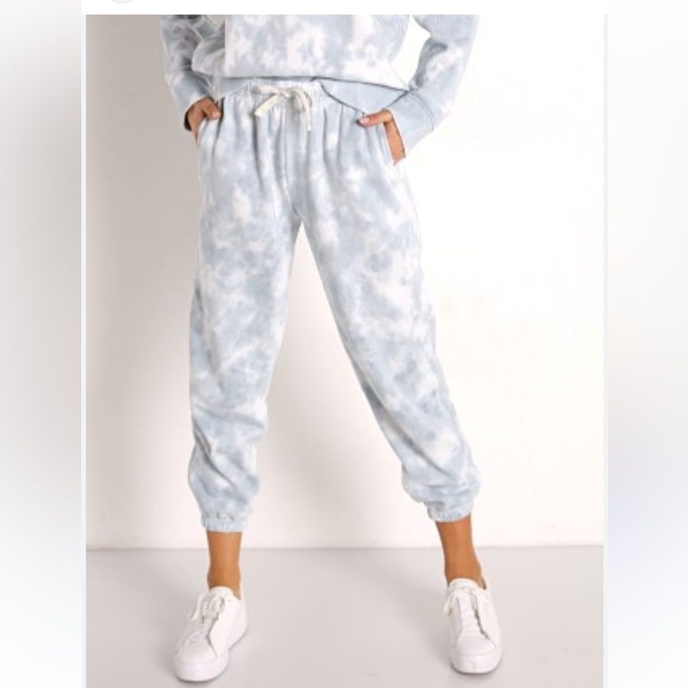 Le Lis blue and white tie dye soft sweatpants L